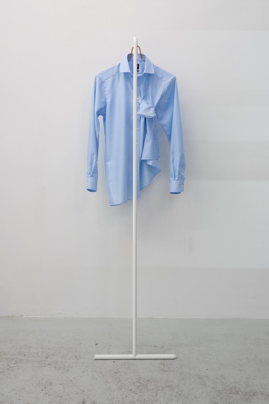 <p><em>Untitled</em>, 2022, 11 × 9 × 3,5 cm, shirt, clothes rack and hanger</p>
